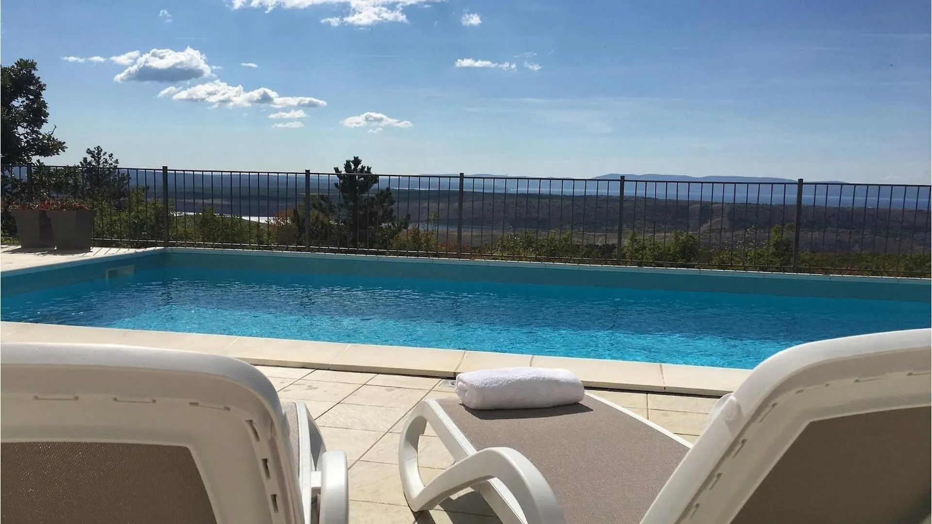 Villa Aqua Smrika 0*,  Croatia